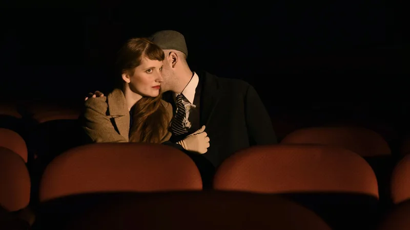 The Role of Audience Dynamics in Live Theatre